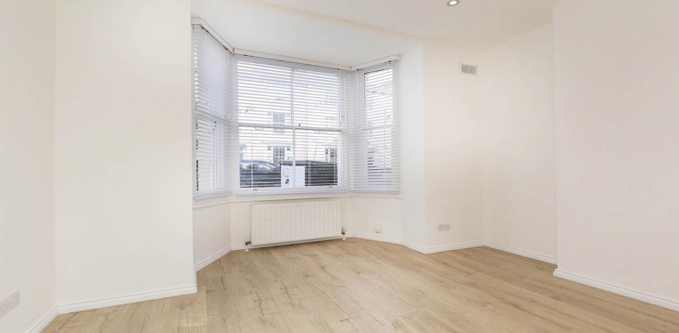 Spacious one bed with garden mins to tube and shops Alexander Road, Archway